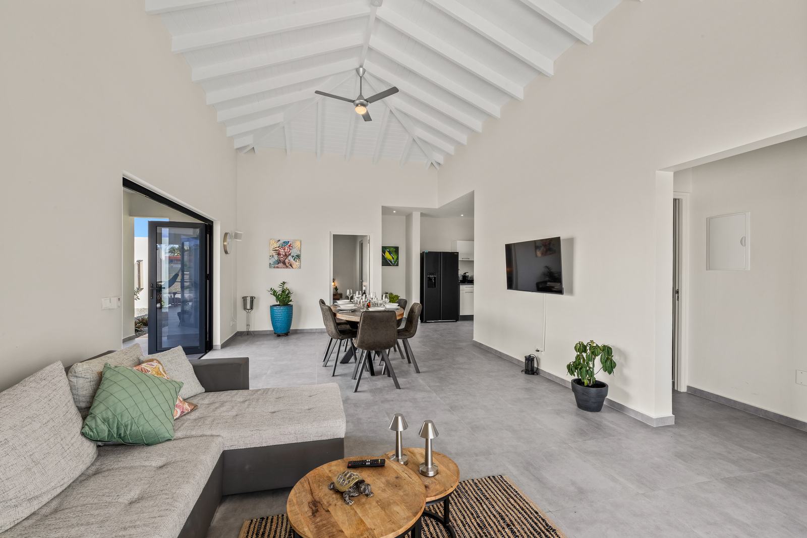Living room with dining area and Smart TV